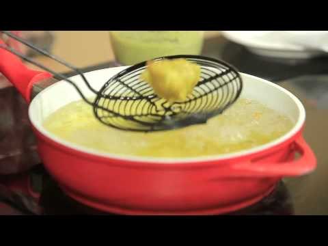 سندوتش بطاطا مقلية - عصير لبن جوز الهند بالاناناس #ساندويتش_وحاجة_ساقعة #شريف_الحطيبى #cbcsofra