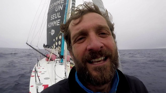 J49 : Eric Bellion est à la moitié du parcours / Vendée Globe