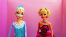 Barbie Mariposa is verdrietig en prinses Elsa vrolijkt haar op