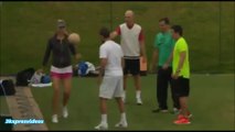 Maria Sharapova shows off her ball juggling skills Soccer | Nice one | Must wach |