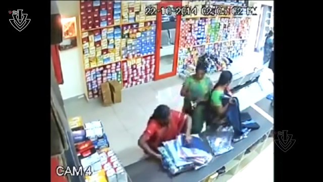 indian women robbery captured in cctv - robbery in garment shop - Cctv footage 2016