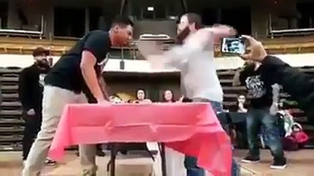 Turneu më interesant: 'kush e ka shuplakën më të fortë' 