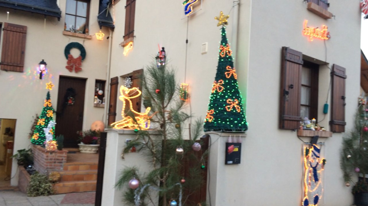 Françoise et Jean-Yves ont décoré leur maison pour Noël