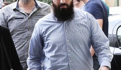 Türkiye'de gözaltına alınıp serbest bırakılmıştı... Ebu Hanzala'dan 'asker yakma' fetvası