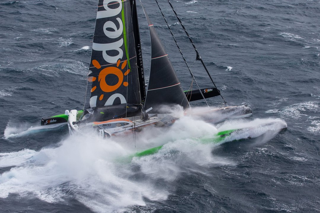 Tour du Monde Sodebo J+49 - La marine nationale survole Sodebo Ultim'