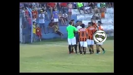 Insolito Arbitro Dirige un Partido Borracho