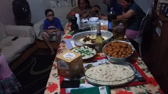 RAPHAELL, THÁBATTA, FERNANDA, RIVERSON, SAULA, HELENA, MIDIAN E OSMILTON NO NATAL NA CASA DE LUIZ E LÍDIA 24/12/2016