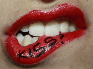 The Girls Lips In The Wiper Sucking-funny Videos