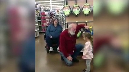 Prekëse, momenti kur vogëlushja ngatërron një plak me Babagjyshin