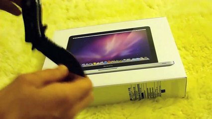 Macbook Pro 13  Unboxing 2011 (First Boot Up)