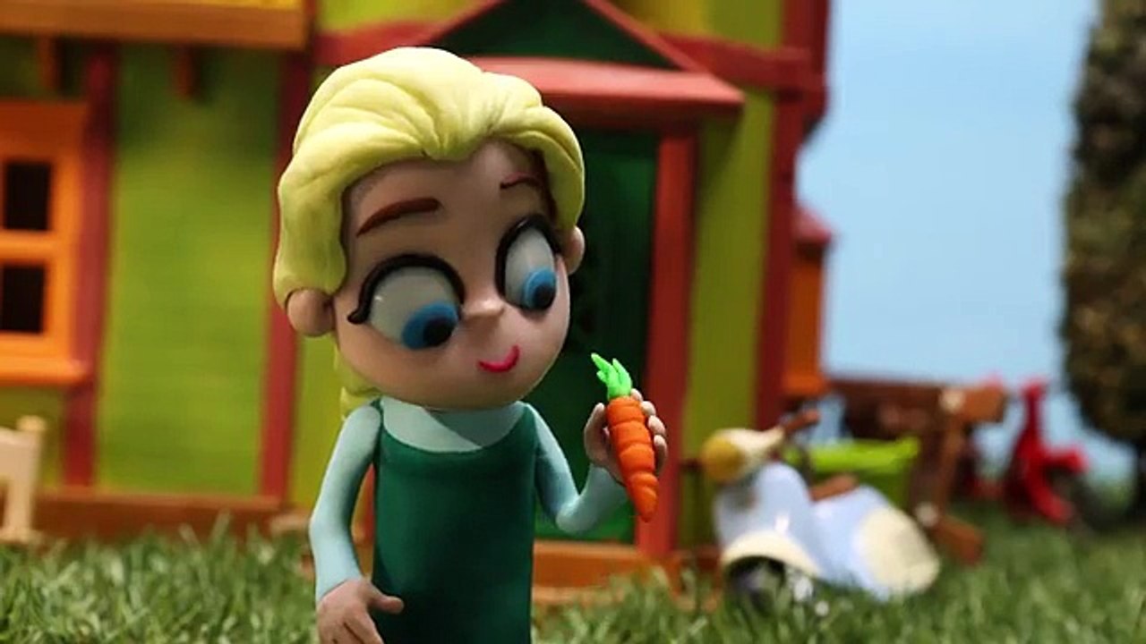 Elsas GIANT Pet Bunny * Disney Frozen Stop Motion Movie Clips * Play Doh Elsas World