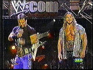 43-WWF-Raw2001-Stone Cold Vs benoit1-Entrevista Triple H