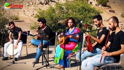 Şev e,sterk li asîman Dilerize bayѐpist çiyayan Nѐzîk maye ji berbange Reş dinѐre kolan Sar e ev bajar.