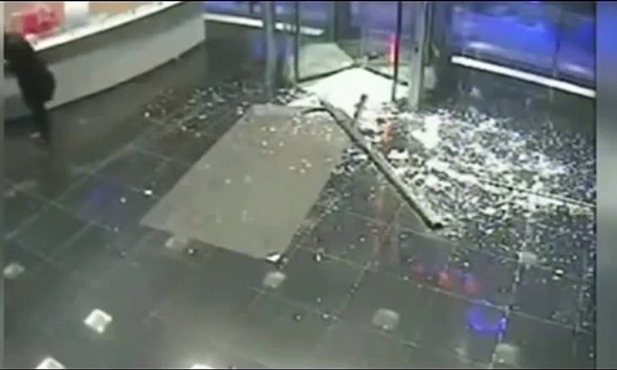 পৃথিবী তোলপাড় করে দেওয়া কয়েকটি ভৌতিক ঘটনা দেখুন। যারা কখনো ভূত দেখেন নাই তারা ভিডিও টি দেখুন।