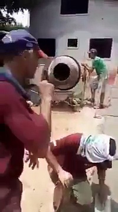 Humour: Voici pourquoi il faut éviter d'utiliser son téléphone portable en plein travail