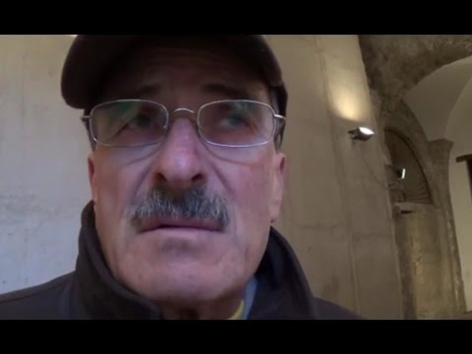 Aversa (CE) - "Nicchia" al cimitero, niente manutenzione. Segnalazione al sindaco (19.12.16)