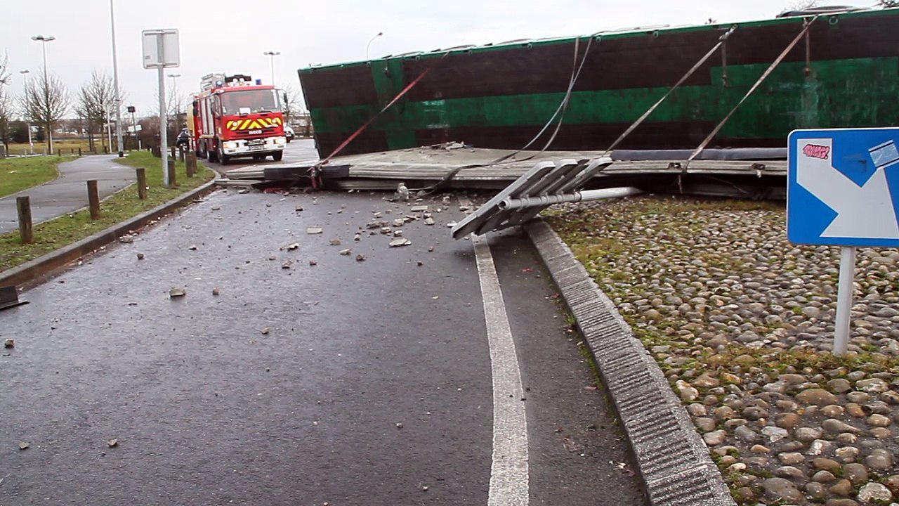Beauvais : accident au rond point 2