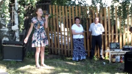 Деревенская девочка покорила своим пением