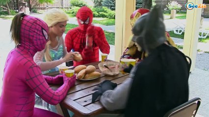 Frozen Elsa Without Her Dress! w/ Spiderman Hulk Joker Batman Fun Superheroes IRL
