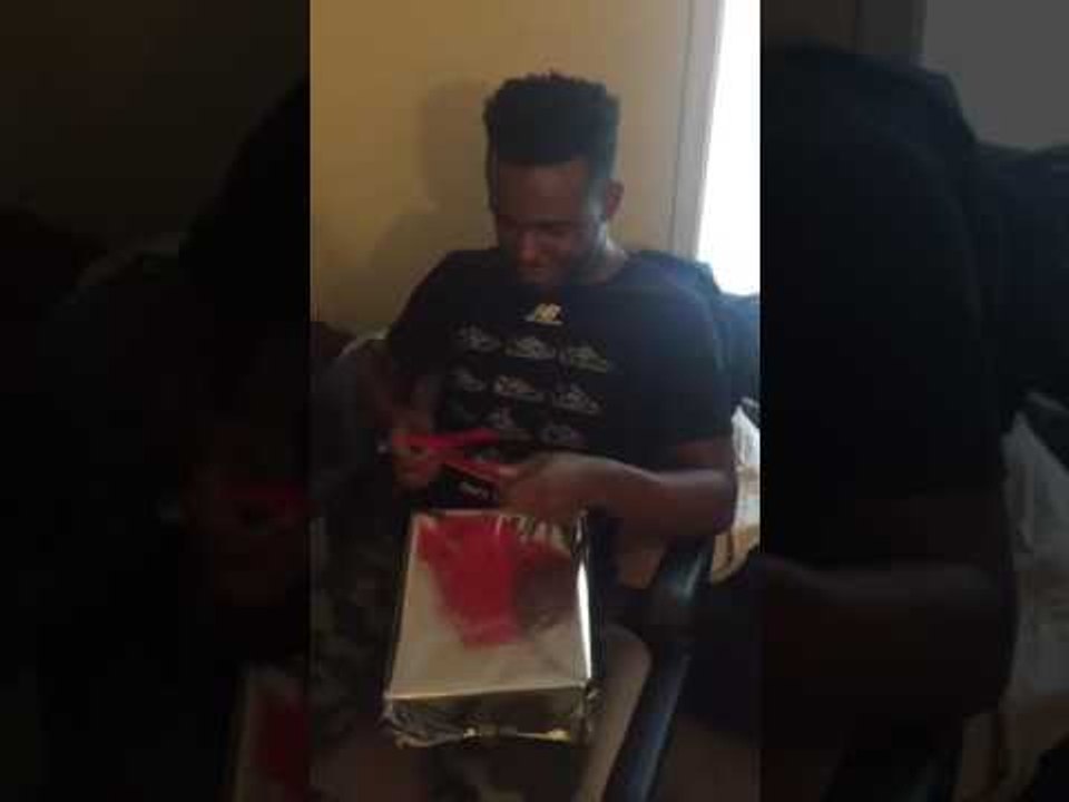 Woman Reduces Boyfriend to Tears With Thoughtful Gift