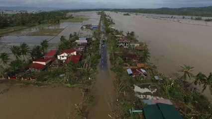 Скачать видео: Philippines: Images impressionnantes après le passage du typhon Nock-Ten