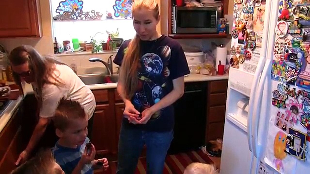 24 Hours With 5 Kids and No Dad!