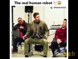 Ce mec fait un robot très impressionnant