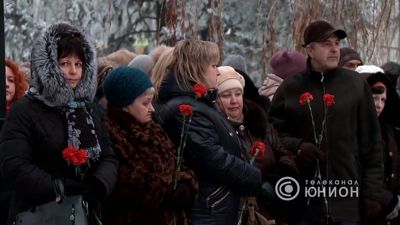 Митинг в Донецке. Жители почтили память погибших в авиакатастрофе