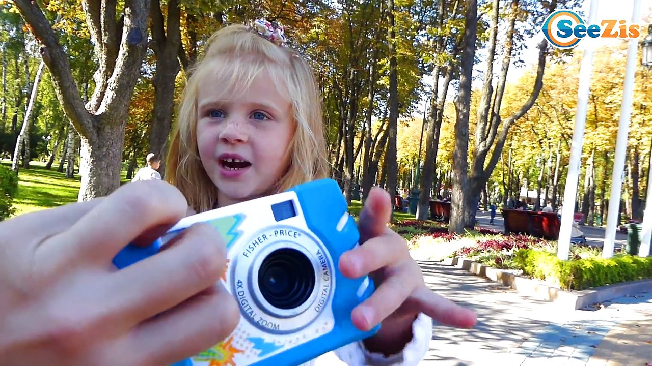 ✔ Кукла Беби Борн и Девочка Маша. Прогулка в Парке  Аттракционов. Baby Born is playing in Park ✔