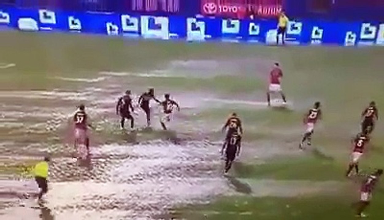 Comment jouer le football dans une piscine