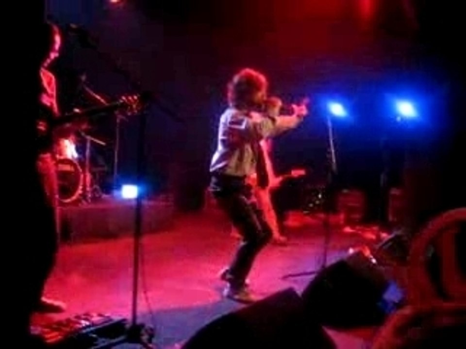 Un Canard qui danse!  http://lcs91.free.fr