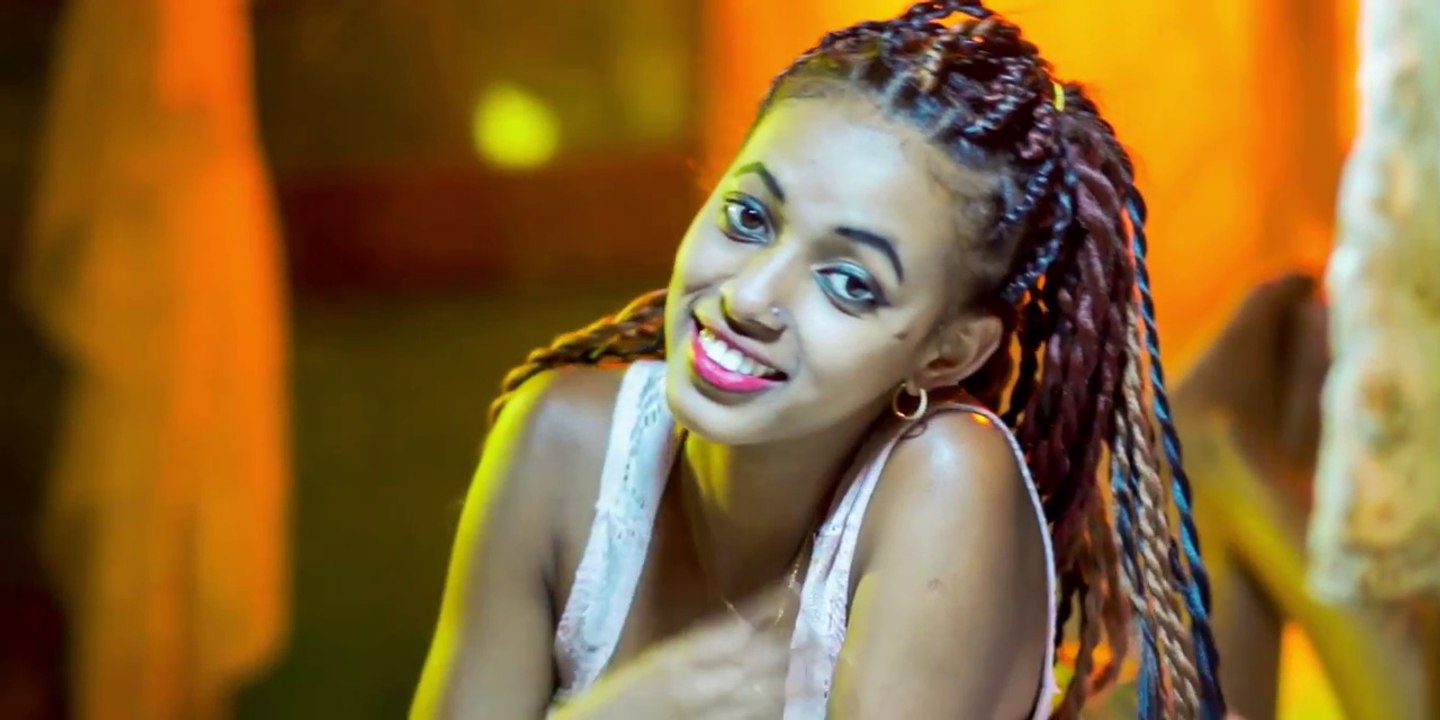 LARSS    -     Mila câlin       (Gasy HD 2016)