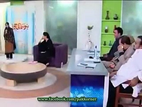 Beautiful Emotional Naat-E-Rasool recited by a Blind Girl - Main to khud Unke dar ka gada hoon