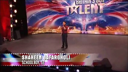 Il rate complètement sa prestation mais le jury va lui donner une seconde chance. WOW !