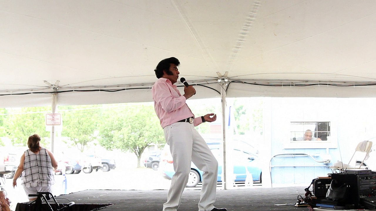 Robert Pooran sings 'If I Can Dream' Elvis week 2016