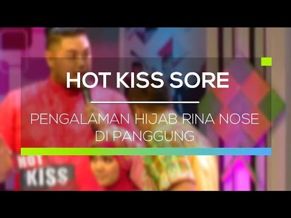 Pengalaman Hijab Rina Nose di Panggung - Hot Kiss Sore