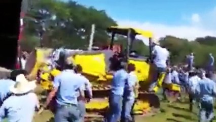 Download Video: Heavy Equipment Accidents Caught On Tape Excavator FAILWIN 2016 Construction Disasters Crash 50