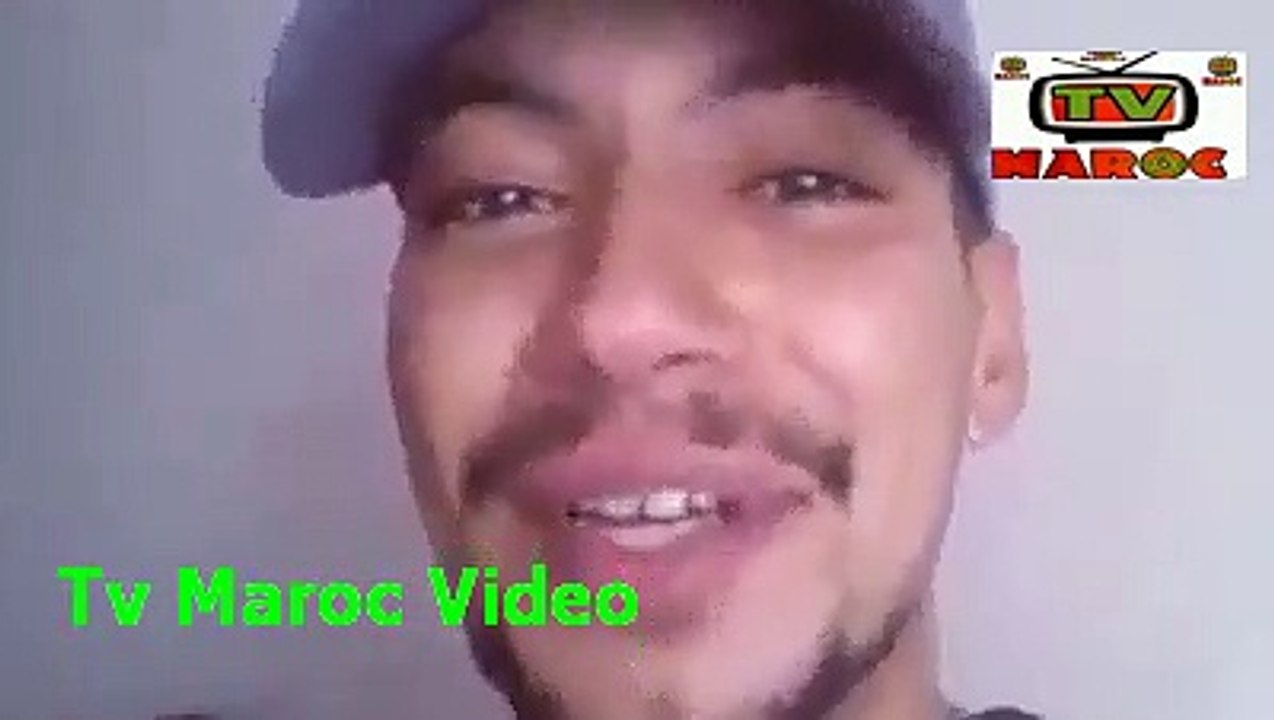 شاهد الشاب المغربي و موضوع الرائحة ههههههههههه
