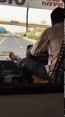 下载视频: Funny Bus Driving Videos - GSRTC Gujarat ST Diyodar to Anand Route Bus-UizB3wh1uy0