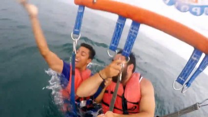 Il va se retrouver la tête en bas en paravoile tiré par un bateau