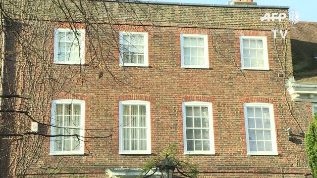 George Michael : fleurs et bougies devant sa maison à Londres