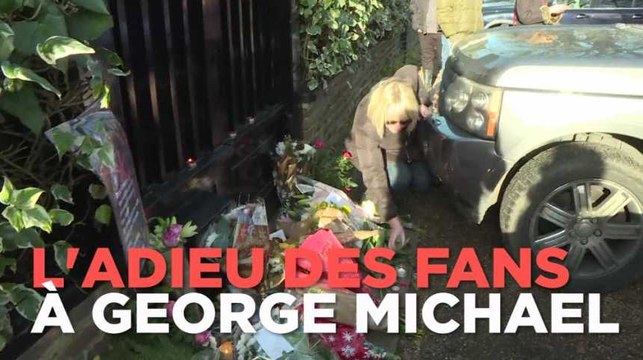 Hommages de fans devant la résidence londonienne de George Michael