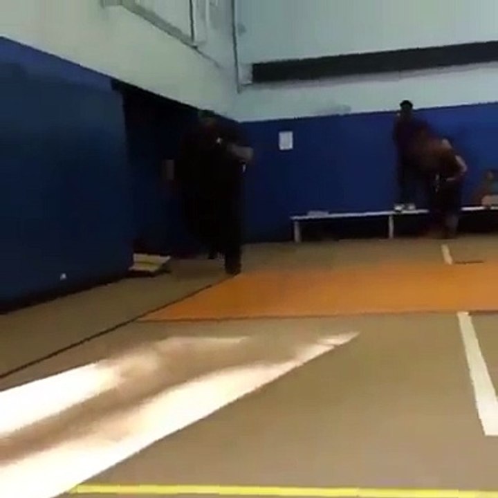 Sa chute est énorme!!