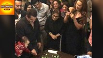Salman Khan Cuts His Birthday Cake With Iulia Vantur & Nephew Ahil | Bollywood Asia