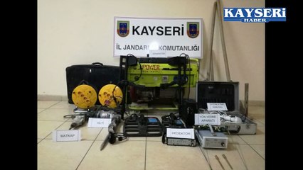 DEFİNE AVCILARI KISKIVRAK YAKALANDI