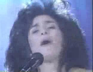 Karina: Vida y Carrera de la Cantante