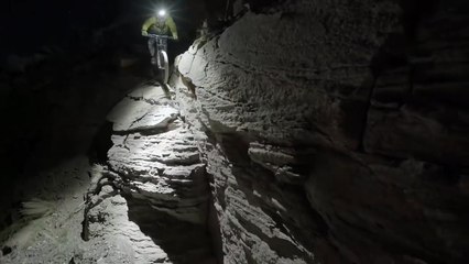 Darren Berrecloth se tape la terrible descente du Rampage de nuit