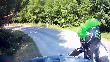Compilation d'accidents de moto avec GoPro ( 10 Min )