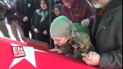 Şehit askerin nişanlısından üniformalı veda | En Son Haber