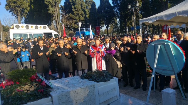 İstiklal şairi Mehmet Akif Ersoy kabri başında anıldı